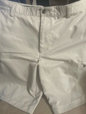 Izod White Flat-Front Men's Shorts